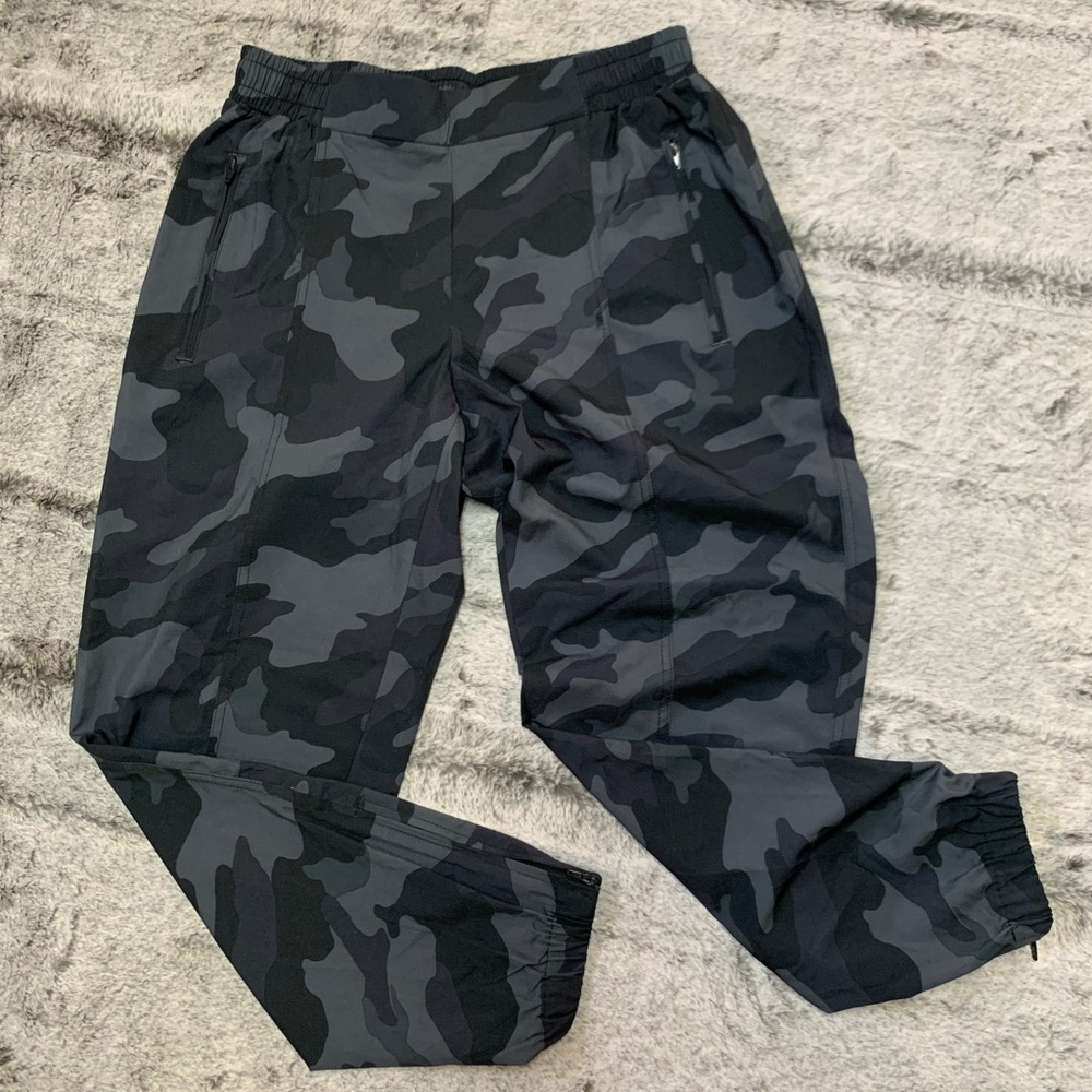 Old Navy Camo Joggers - M